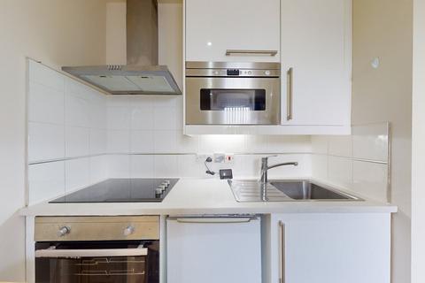 Studio to rent, Ash Grove