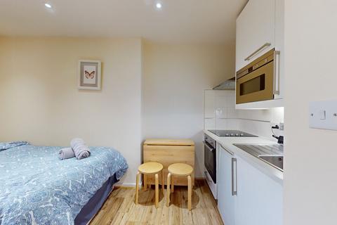 Studio to rent, Ash Grove