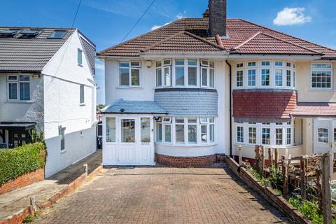 140 Benhurst Gardens, South Croydon, CR2 8NW