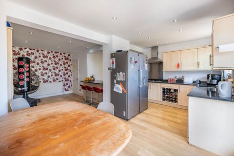 140 Benhurst Gardens, South Croydon, CR2 8NW