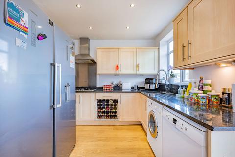 140 Benhurst Gardens, South Croydon, CR2 8NW