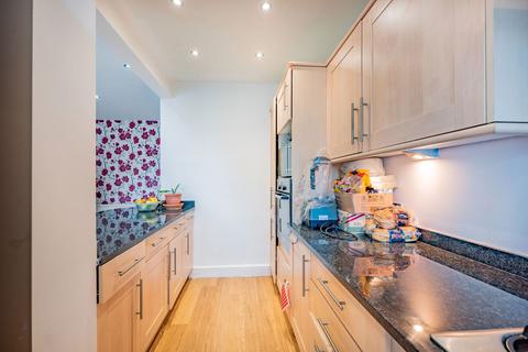 140 Benhurst Gardens, South Croydon, CR2 8NW