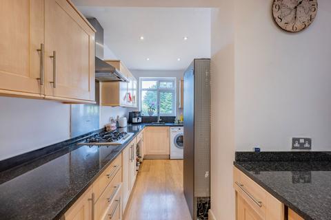 140 Benhurst Gardens, South Croydon, CR2 8NW
