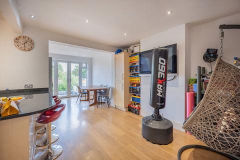 140 Benhurst Gardens, South Croydon, CR2 8NW