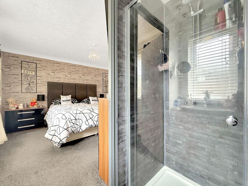 Master En-Suite