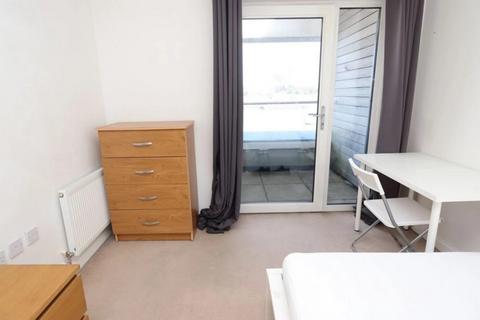 4 bedroom flat share to rent, Olympian Way