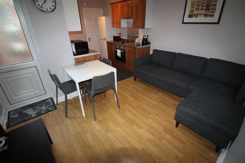 3 bedroom ground floor flat to rent, Myrtle Grove, Newcastle upon Tyne NE2