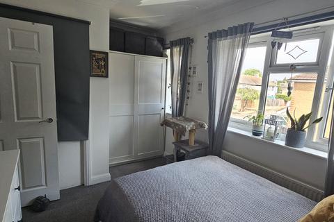 11 Hammonds Close, Dagenham, RM8 2RN