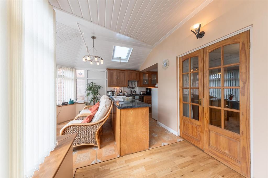 10 Meadow Close-005.jpg