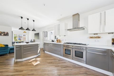 62 Beaumont Road, Purley, CR8 2EG