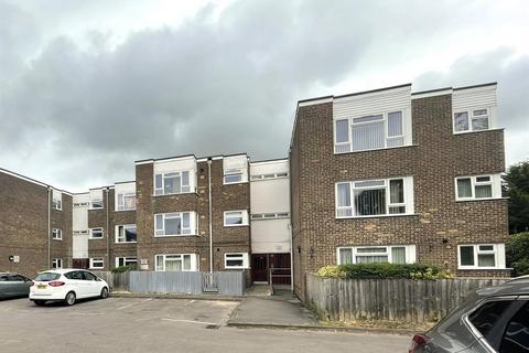 2 bedroom flat to rent, Little Pheasants Charlton Kings Cheltenham