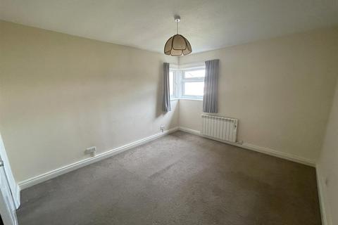 2 bedroom flat to rent, Little Pheasants Charlton Kings Cheltenham