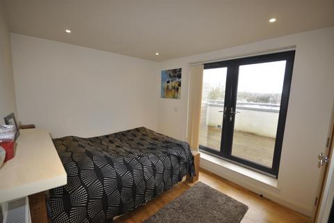 2 bedroom flat to rent, Whaddon Road Cheltenham