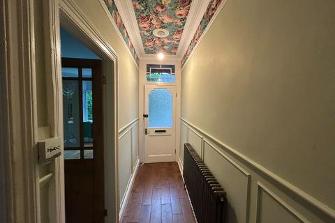 3 bedroom terraced house to rent, Priory Avenue, Salford M7