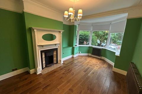 3 bedroom terraced house to rent, Priory Avenue, Salford M7