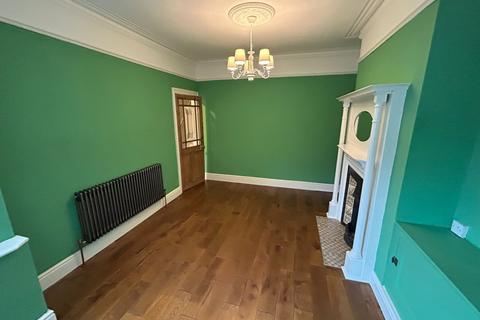 3 bedroom terraced house to rent, Priory Avenue, Salford M7