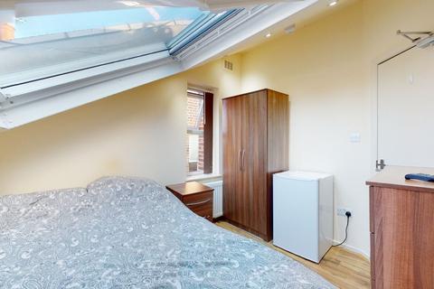 Flat share to rent, Saint Pauls Avenue
