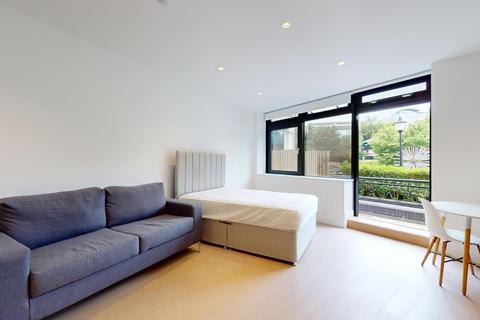 Studio to rent, New Horizons Court