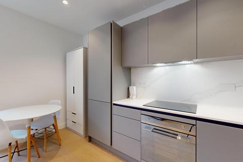 Studio to rent, New Horizons Court