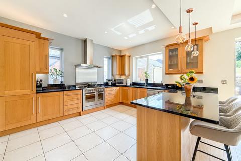 5 bedroom detached house for sale, Oldfield Road, Holmfirth HD9