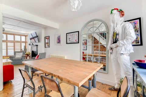 3 bedroom terraced house to rent, George Street, Brighton