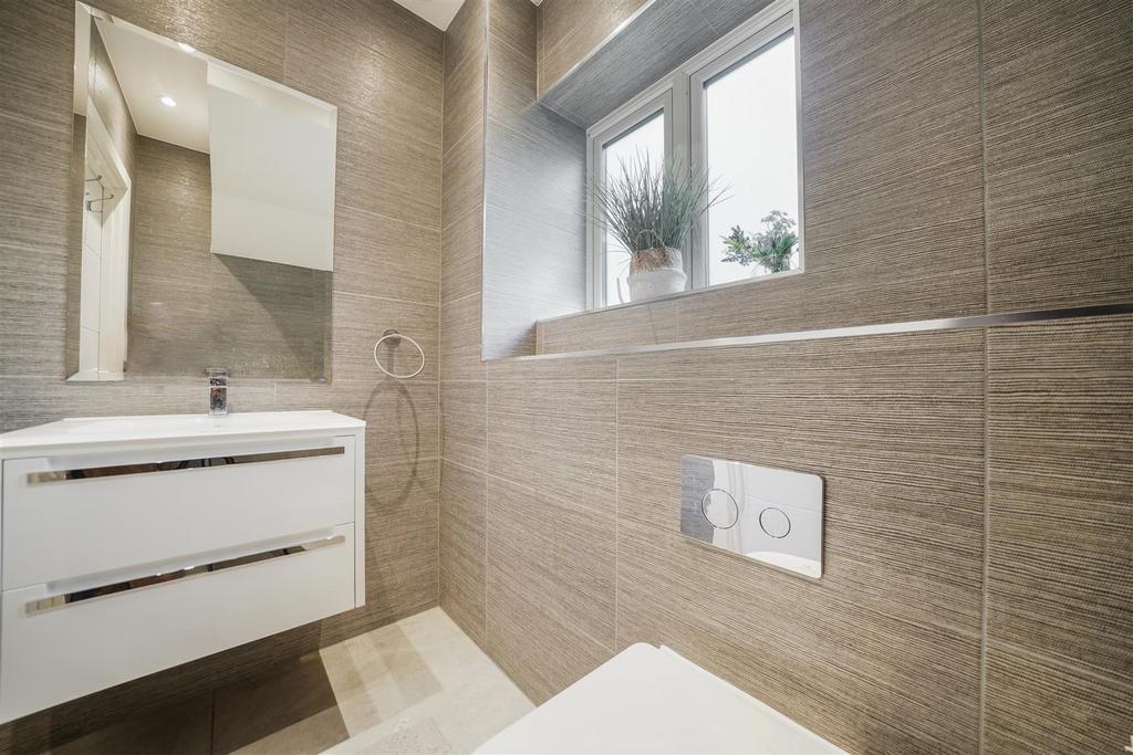 3 Court Mews - ku Qr RVgir Dm9 Egh Wm Lch.jpg
