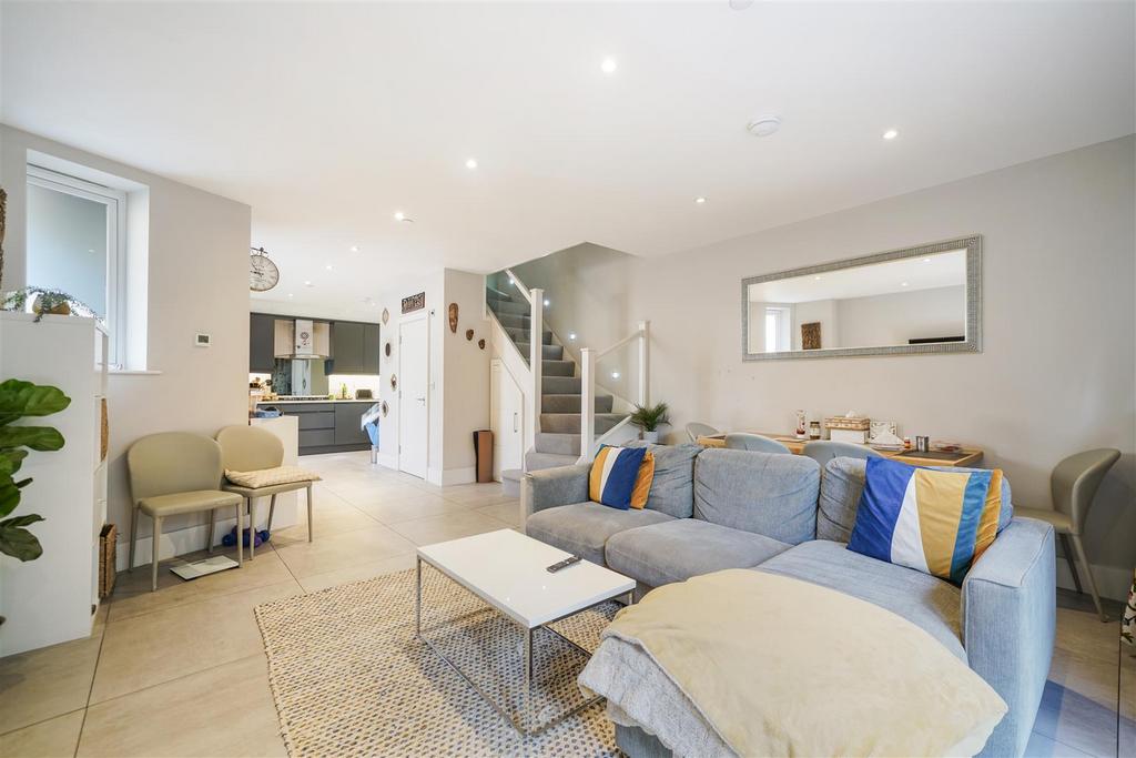 3 Court Mews - Quu Mu Oizzh2i7 L9j UGVA.jpg