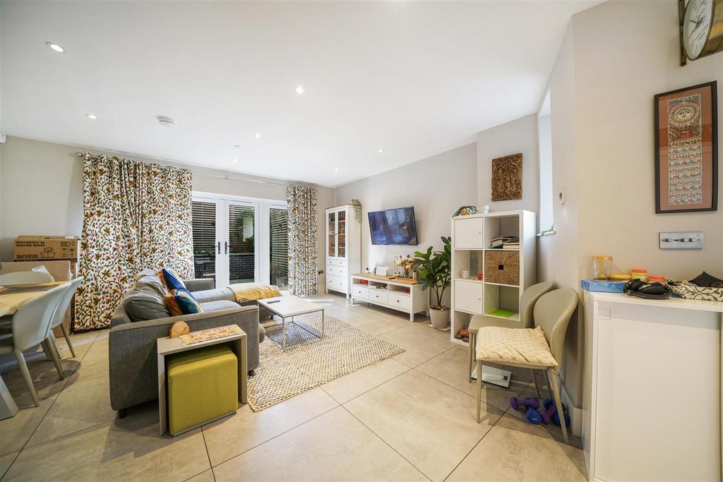 3 Court Mews - 8s Cny4 Enfb Iak Nybe ZBn.jpg