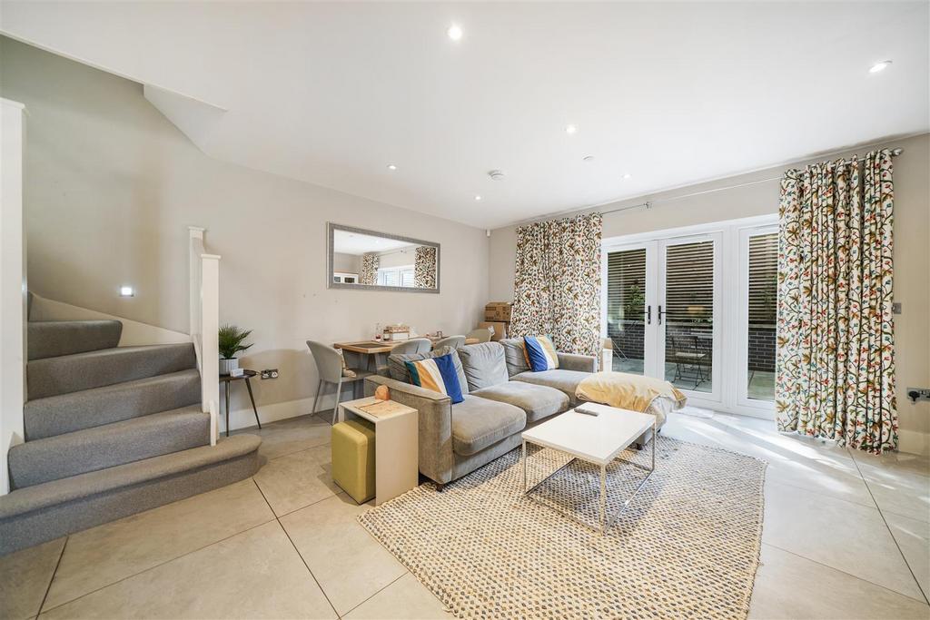 3 Court Mews - IYwc F4 ZD8r D6eb OP7 ZGA.jpg