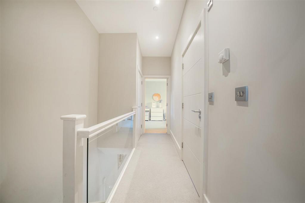 3 Court Mews - 24 JUUugit8 Bi7b OYt4 Tj.jpg