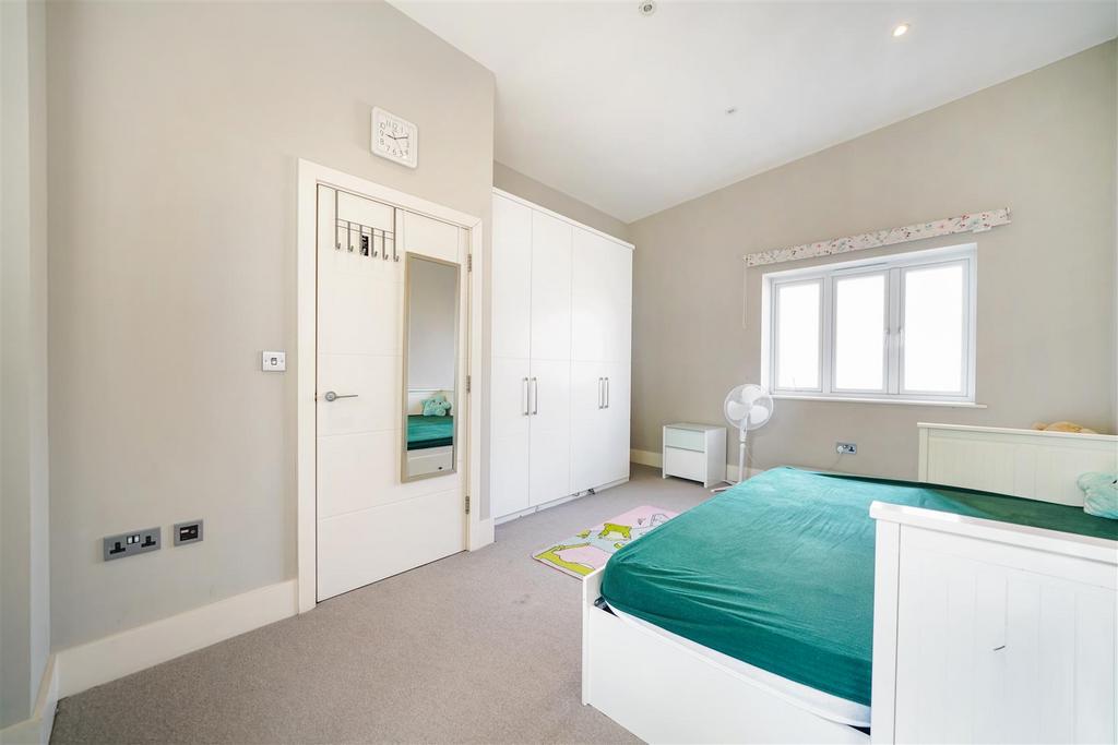 3 Court Mews - 5v84oy5d0d O5 Viim Pja E.jpg