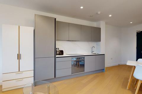 Studio to rent, New Horizons Court