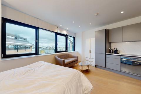 Studio to rent, New Horizons Court