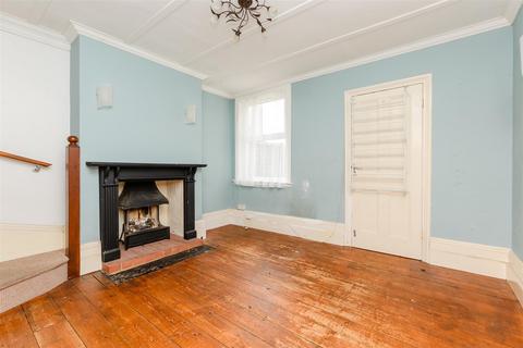 15 Invicta Road, Dartford, DA2 6AY