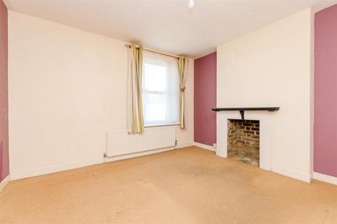 15 Invicta Road, Dartford, DA2 6AY