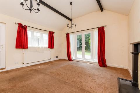 15 Invicta Road, Dartford, DA2 6AY