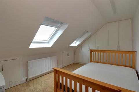 1 bedroom in a house share to rent, Northolt, UB5