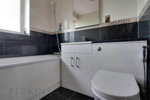 undefined, Northolt, UB5