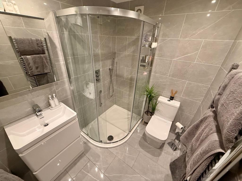 En-Suite 2
