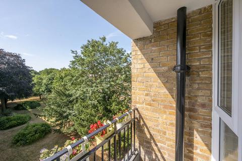 3 bedroom flat for sale, Hayward Gardens, Putney, London, SW15