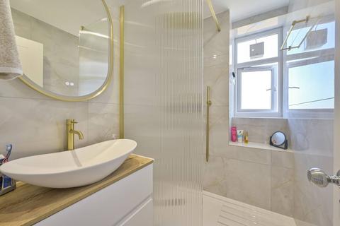 3 bedroom flat for sale, Hayward Gardens, Putney, London, SW15