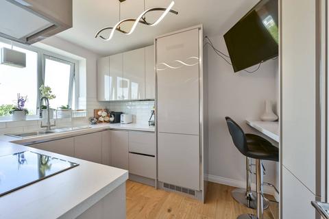 3 bedroom flat for sale, Hayward Gardens, Putney, London, SW15