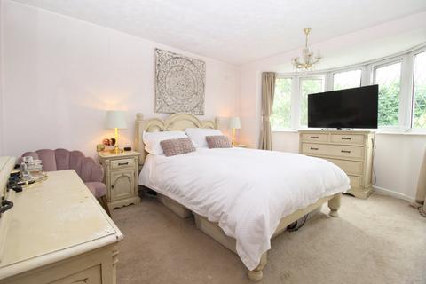 19 Calthorpe Close, Walsall, WS5 3LT