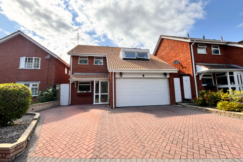 4 bedroom detached house for sale, Cricket Close, Walsall, WS5