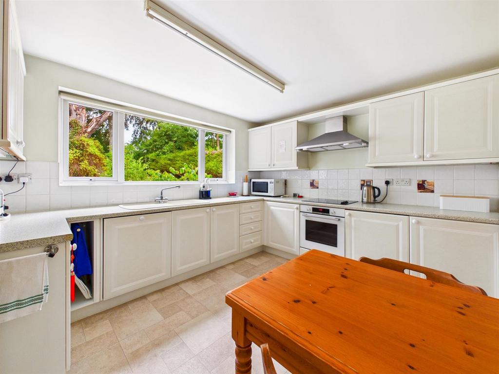 CAM01555 G0-PR0219-STILL011.jpg