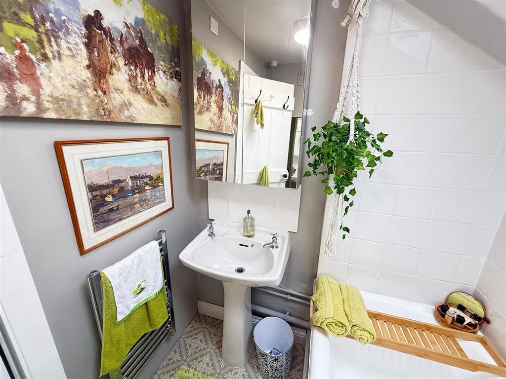 Bathroom neth.jpg