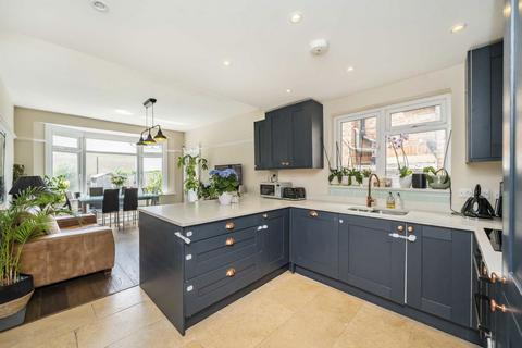 20 Wyatt Park Road, London, SW2 3TP