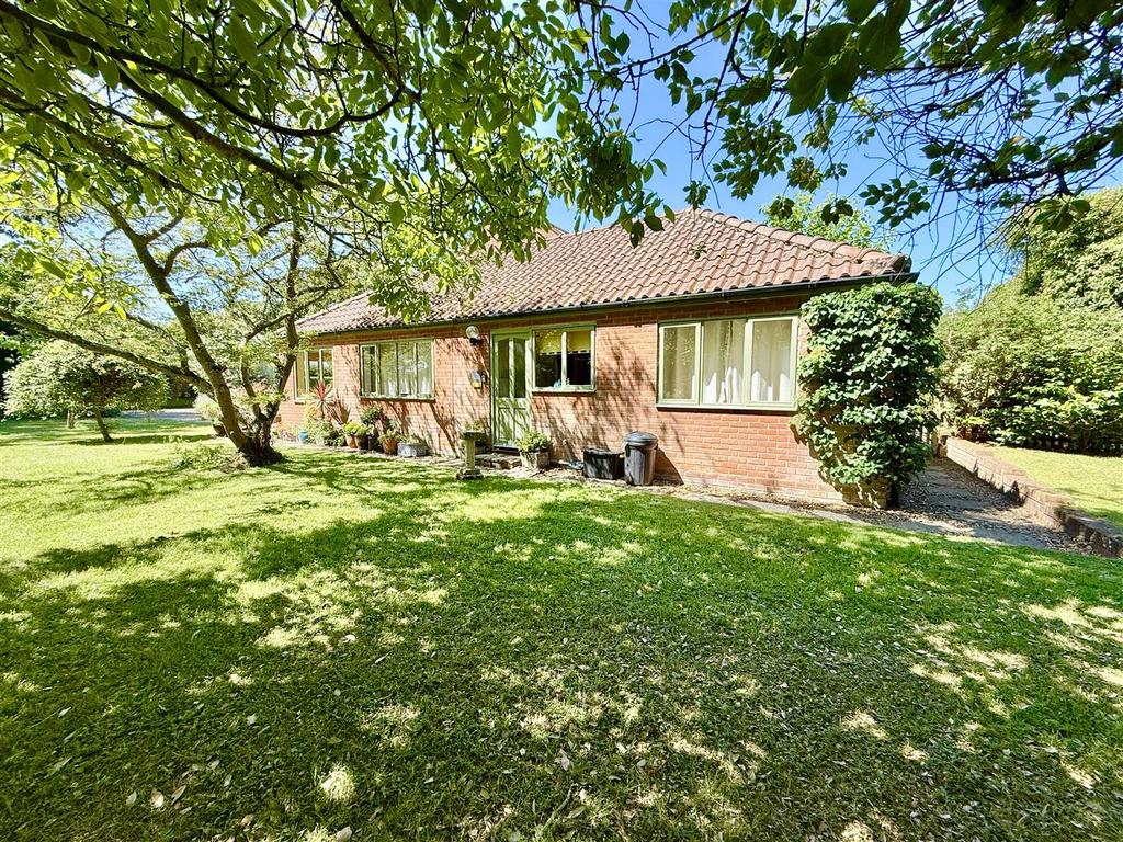 Annexe to side