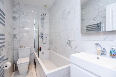 2 bedroom flat to rent, Ravenstone Street, Balham, London, SW12