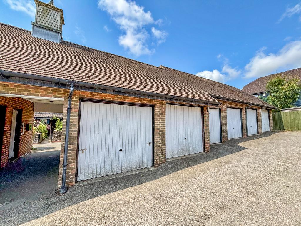GARAGE (No.6)